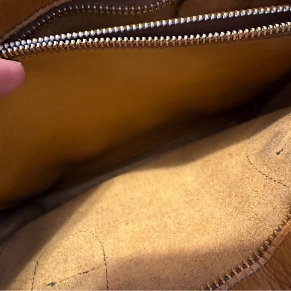 Vintage Leather Shoulder Bag - Picture 7 of 9